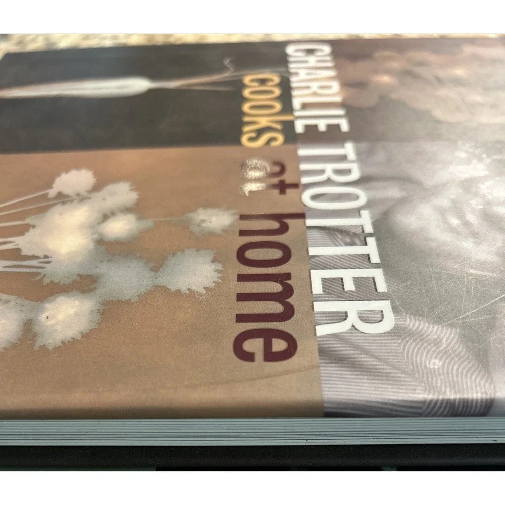 Charlie Trotter CHARLIE TROTTER COOKS AT HOME 1st Edition‎ Very Good HB DC